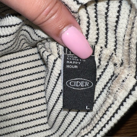 Cider Halter Cropped Top Striped Size Large - Picture 4 of 5
